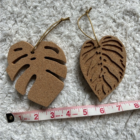 Set/2 cork ornaments monstera philodendron leaf 4” ea plant lady gift NWOT - Picture 3 of 6